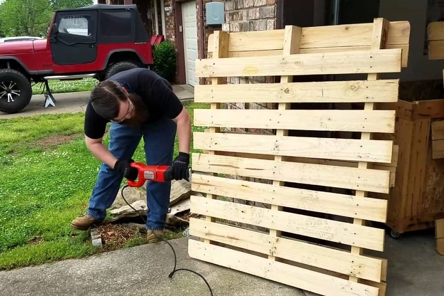 How To Take Apart A Pallet