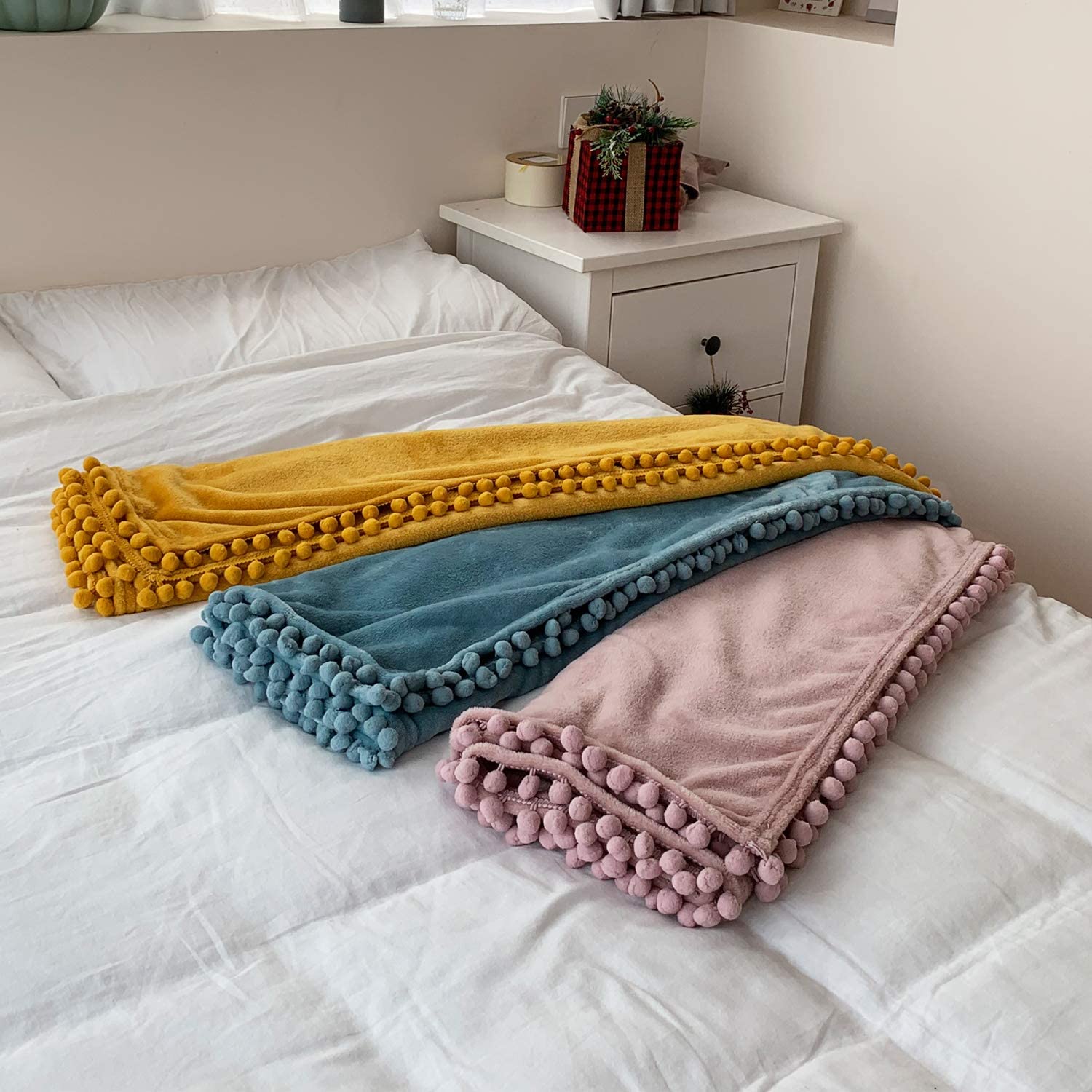 The 12 Best Throw Blankets To Stay Cozy This Winter | HomeIdeas